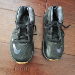 Boys Black Preowned Nikes
